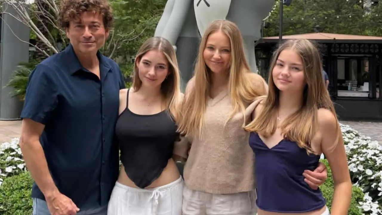 Piotr Rubik zapozował z rodziną. "Trzy siostry?"