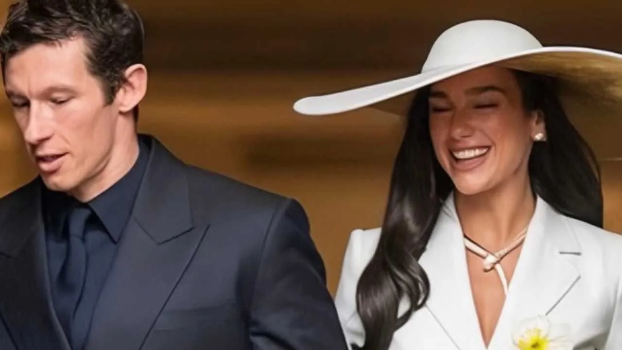 Dua Lipa zaskoczyła ślubną stylizacją. Fani od razu zauważyli podobieństwo do kultowego looku innej gwiazdy sprzed lat [ZDJĘCIA]