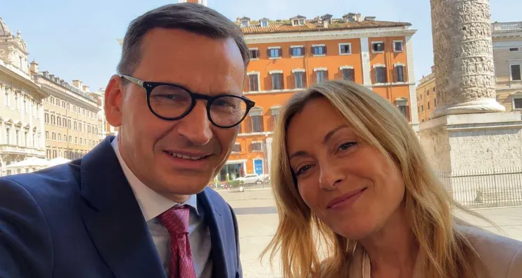 Morawiecki zaprosił Meloni na grilla. „Zobaczymy, co powie na karkówkę i kaszankę”