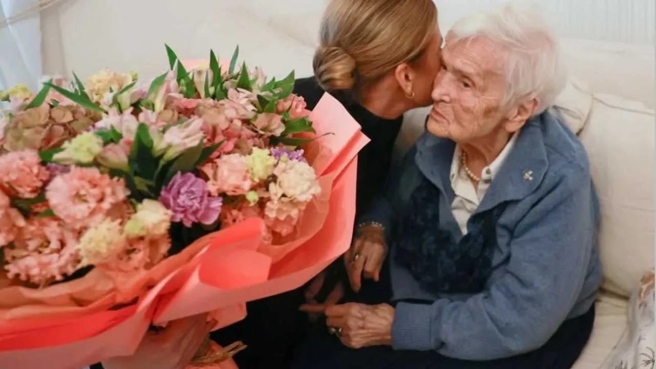Marta Nawrocka z wizytą u 100-letniej powstanki. Te zdjęcia chwytają za serce