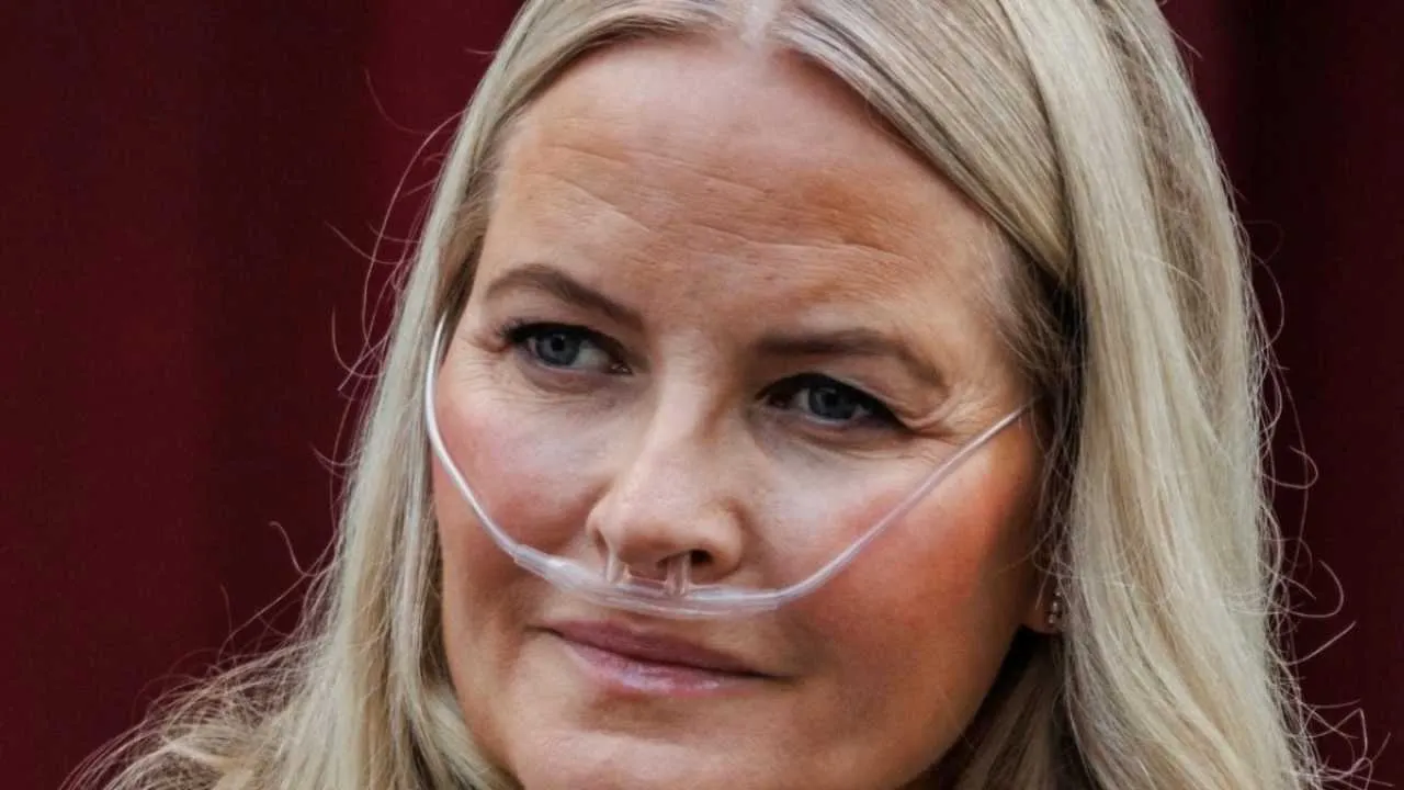 Norwegia wstrzymała oddech. Księżna Mette‑Marit publicznie pojawiła się z tlenem