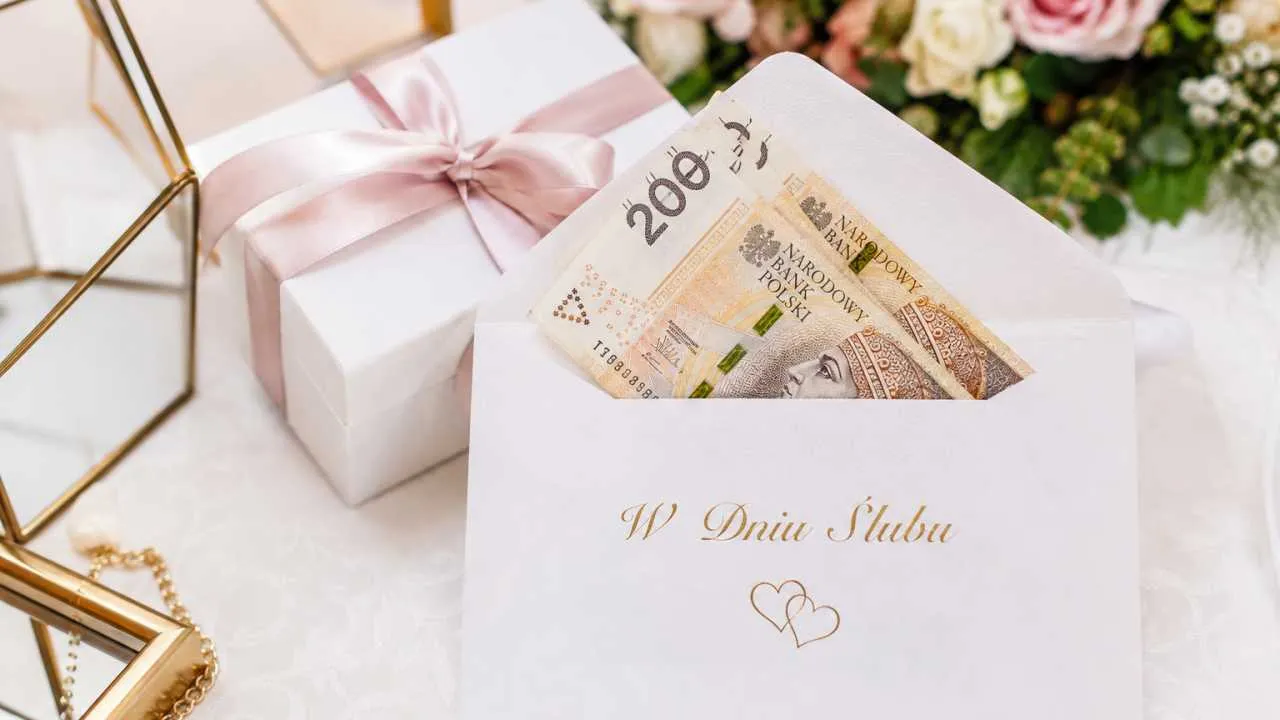 Idziesz na wesele? Te kwoty mogą zaskoczyć. Polacy powiedzieli, ile powinno znaleźć się w kopercie