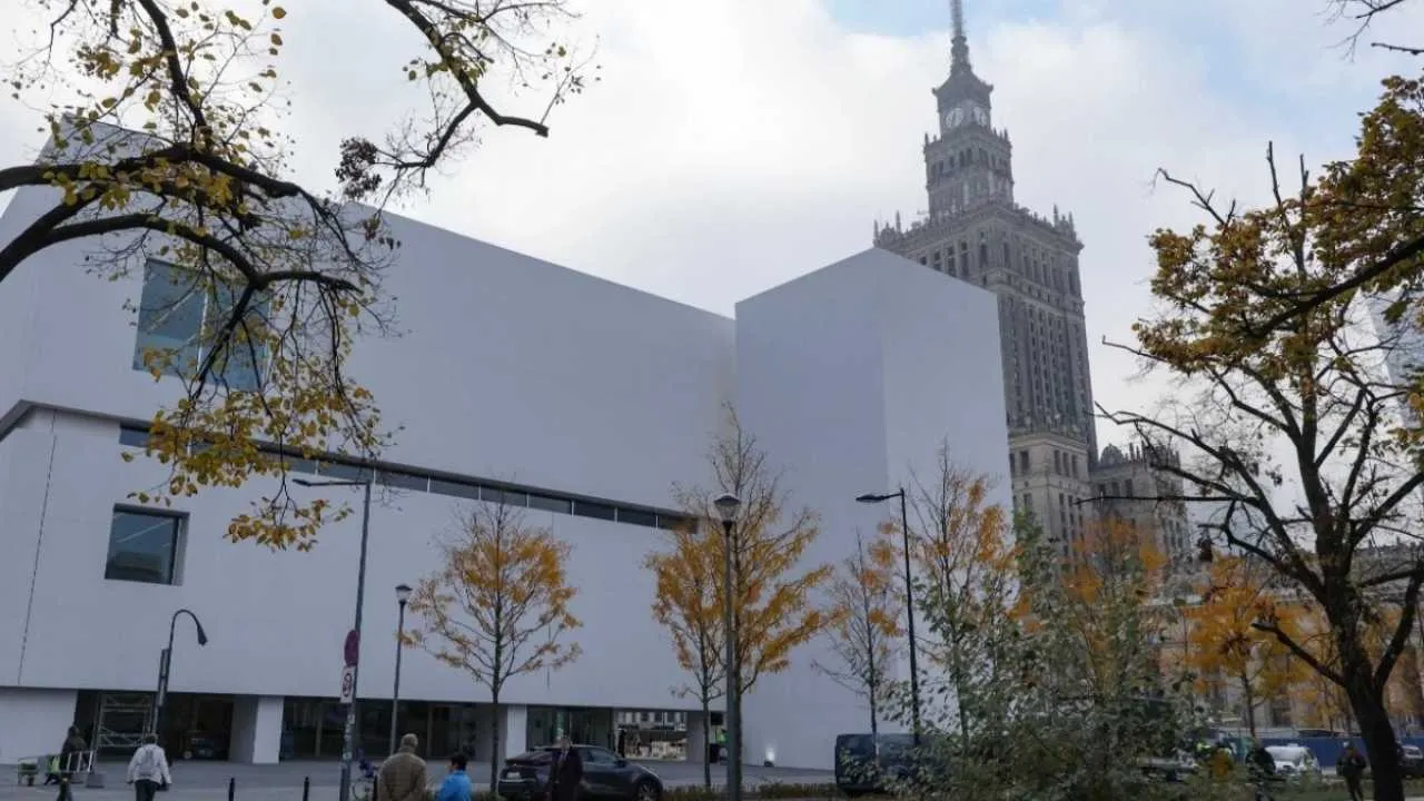 Kawa po 18 zł, a czynsz 1000 zł. Kawiarnia w MSN bez przetargu. „Wszystko dla swoich?”