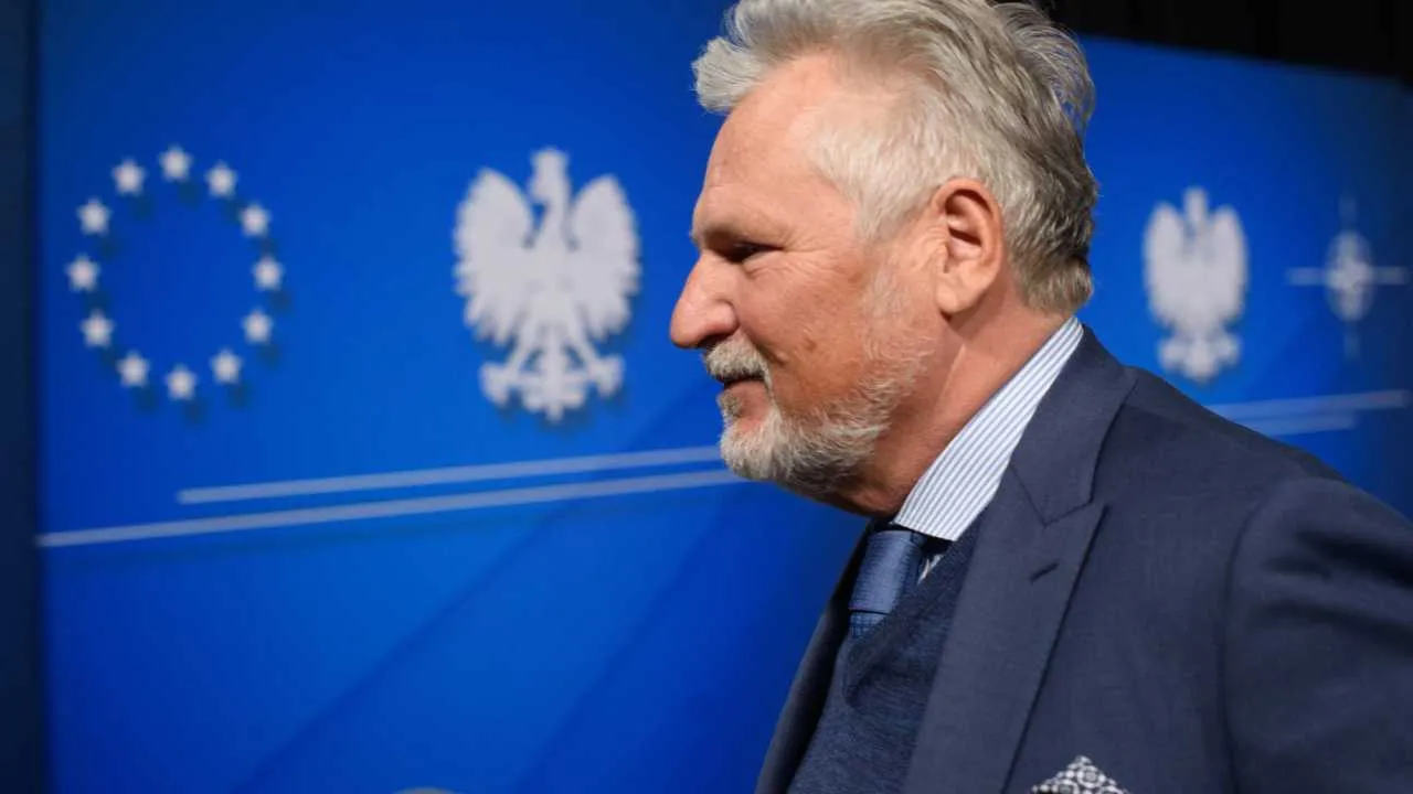 Kwaśniewski narzeka na emeryturę, o której większość Polaków może pomarzyć. "Jakoś muszę dawać radę"