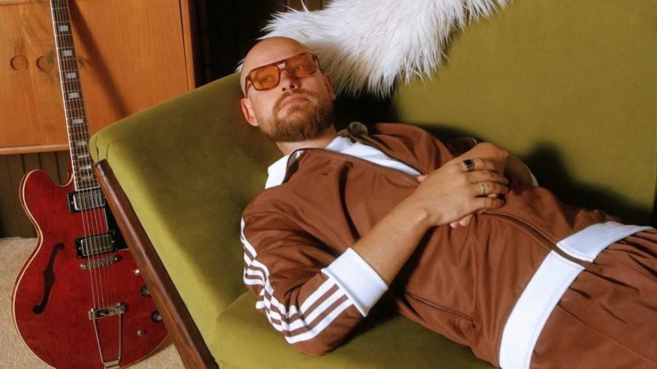 Pisał hity dla innych, teraz sam wchodzi do gry. DrySkull zebrał top polskiej sceny