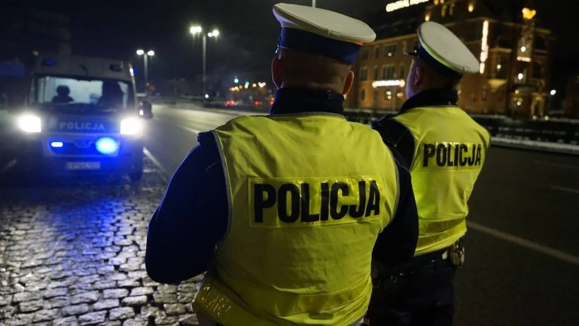 Pijany kierowca zatrzymał się na latarni. Wiózł 6-letnią córkę