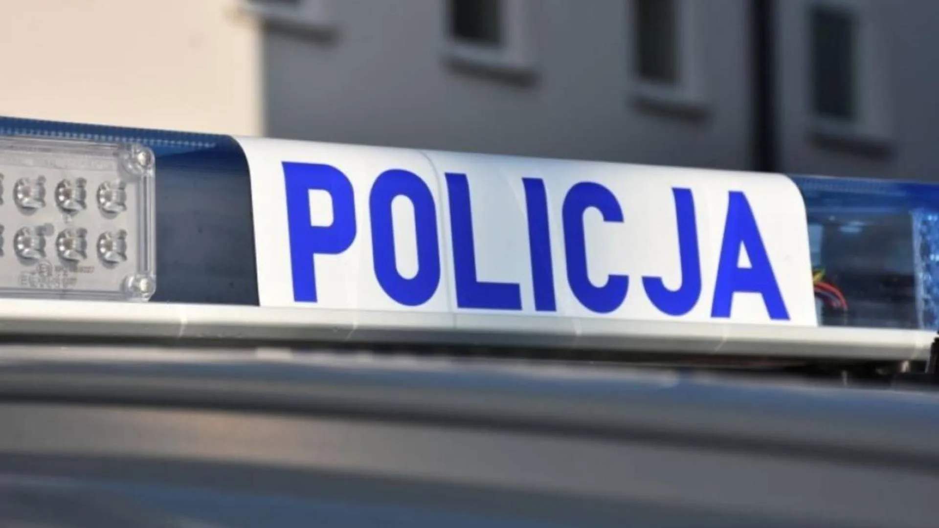 Pijany kierowca wiózł niepełnosprawnych. Rozbił busa na barierach