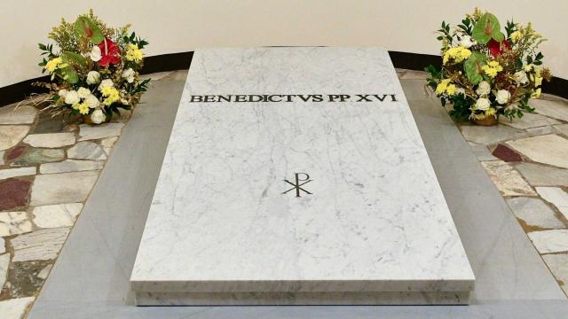 Grób papieża Benedykta XVI