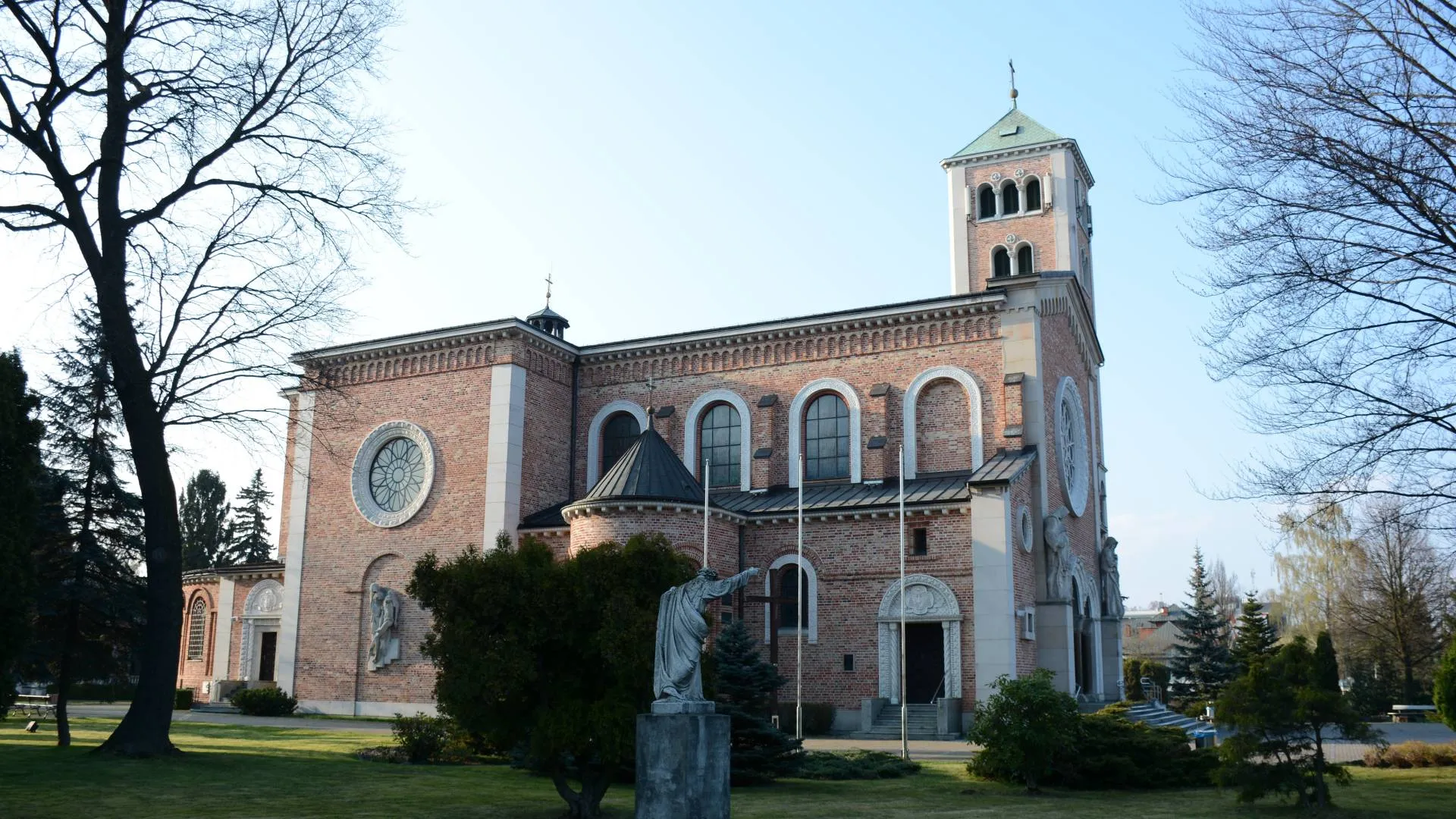 Krzykami i wulgaryzmami zakłócali mszę na Ursynowie
