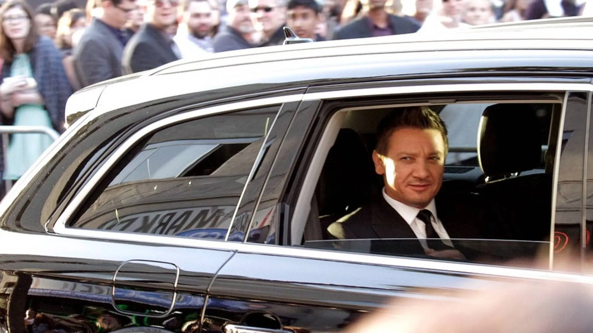Jeremy Renner ma się coraz lepiej. Gwiazdor filmowy (po ciężkim wypadku) opuścił już szpital