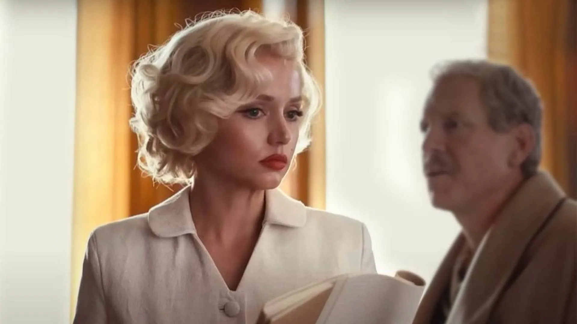 "Blondynka" Andrew Dominika faworytem Złotych Malin. Film dostał aż osiem nominacji