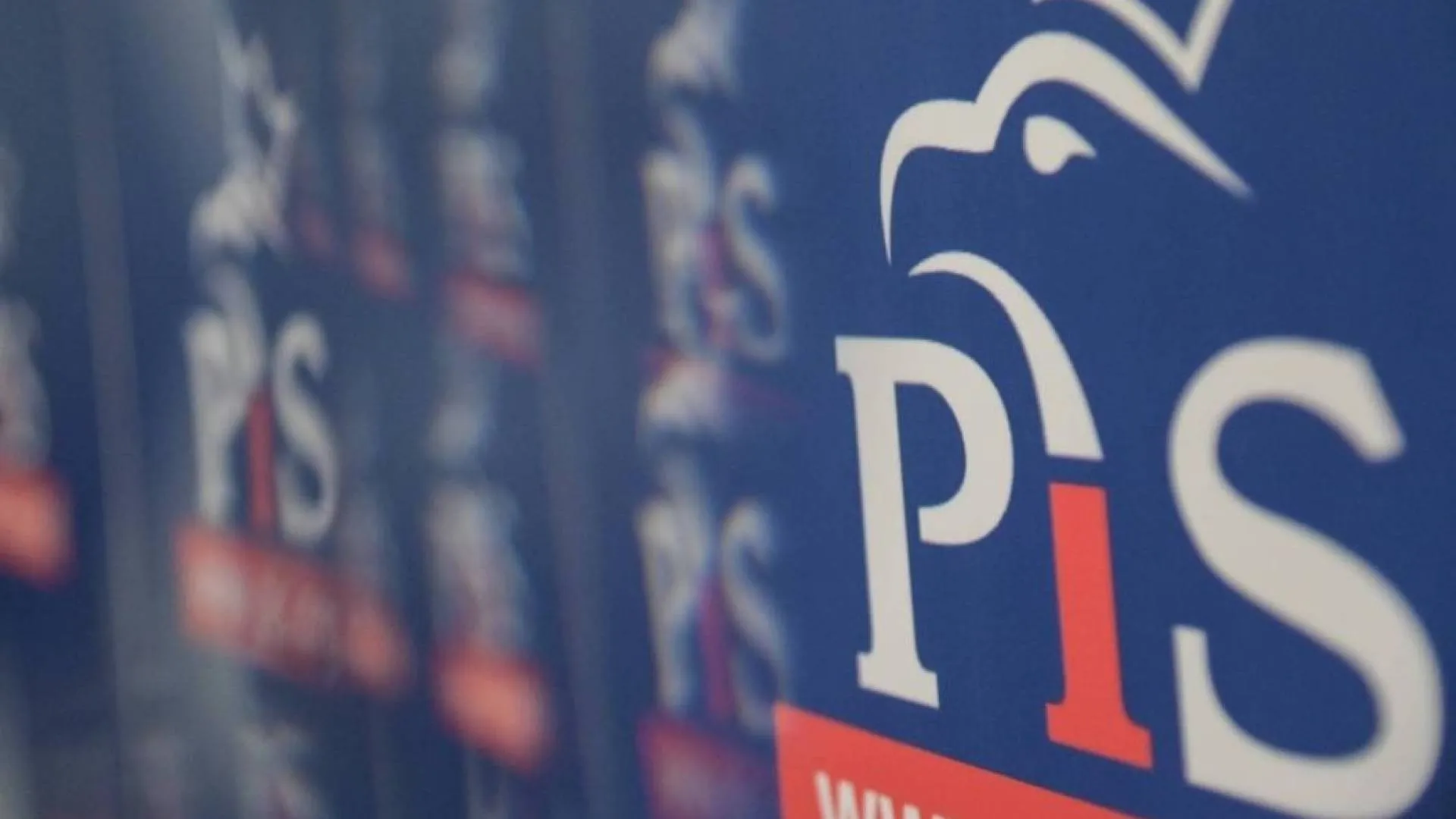 W Sejmie zebrał się klub PiS. Na posiedzeniu - premier Morawiecki