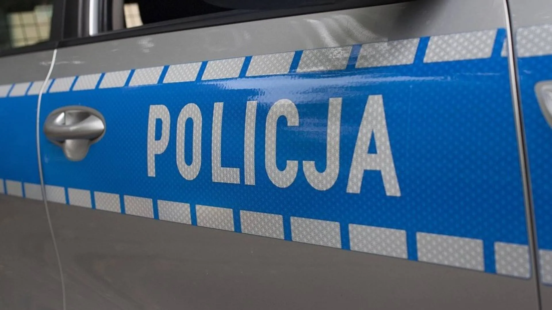 Auta pracowników prokuratury oblane cuchnącą cieczą