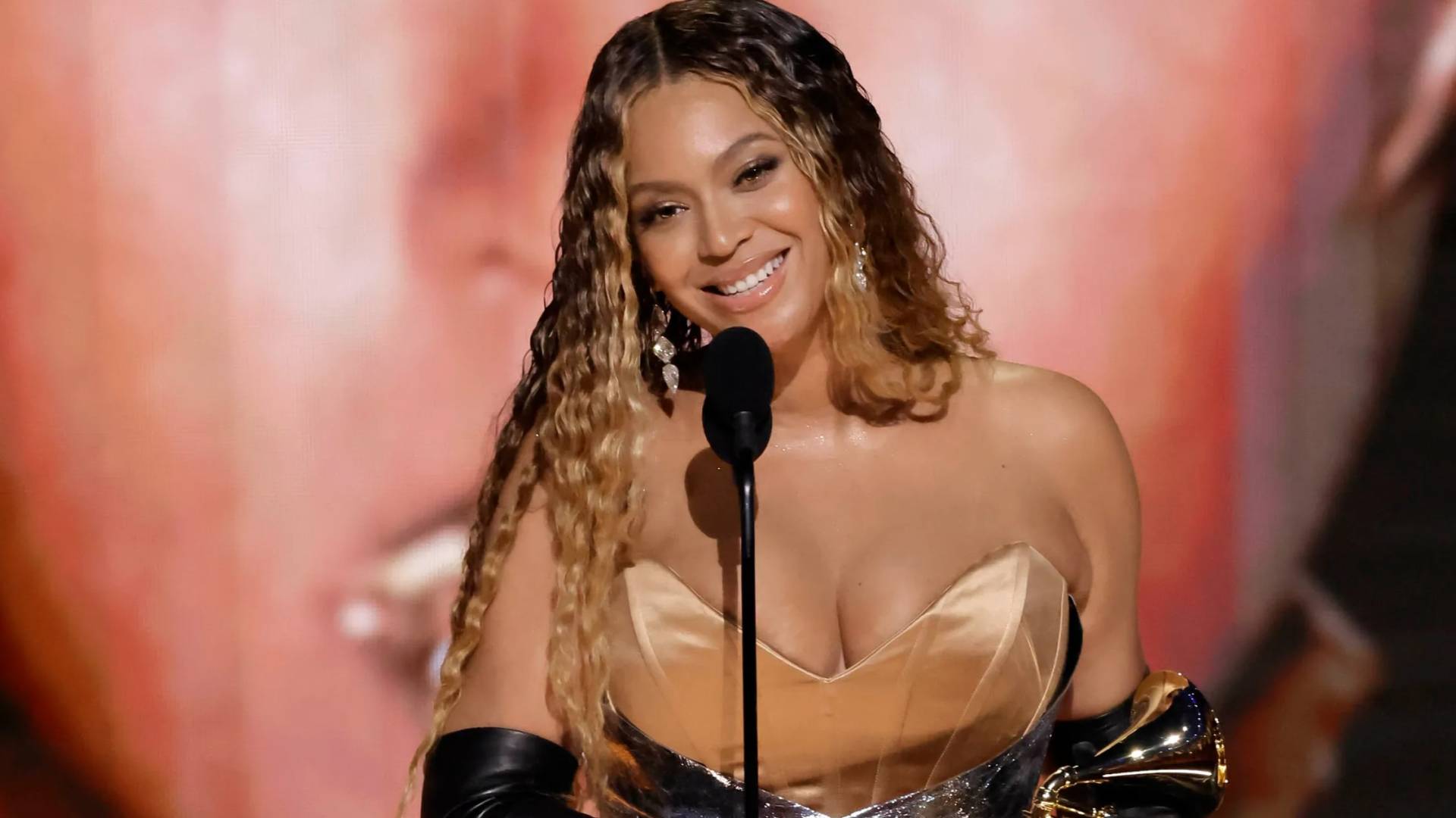 Bezapelacyjny triumf Beyonce na gali nagród Grammy. Albumem roku - płyta Harry'ego Stylesa