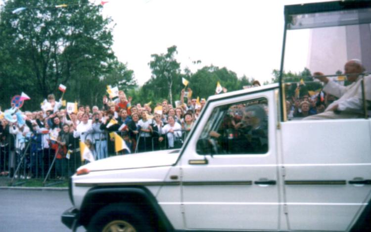 Jan Paweł II podczas pielgrzymki do Polski w 1999 r.