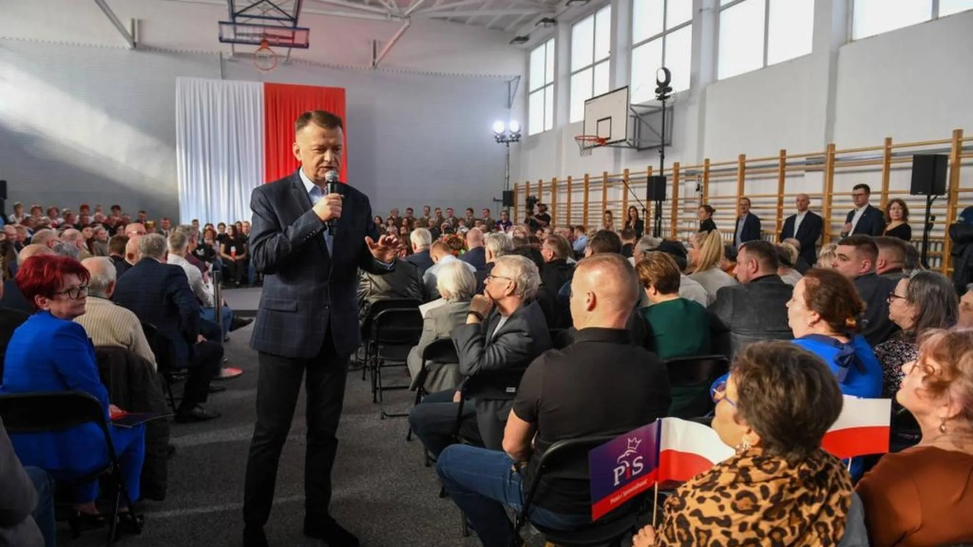 "Albo PiS i interesy Polaków, albo inni reprezentujący cwaniaków". Błaszczak o stawce jesiennych wyborów