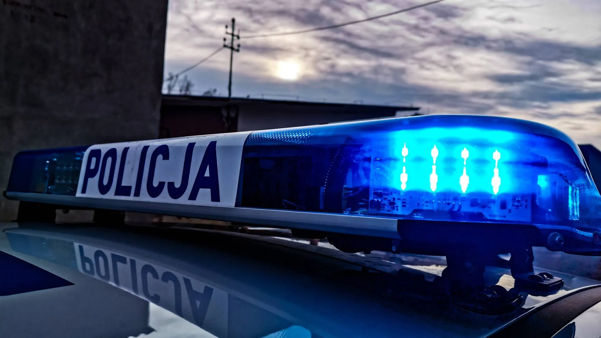 Nietrzeźwy chciał uciec przed kontrolą drogową i... wjechał w budynek