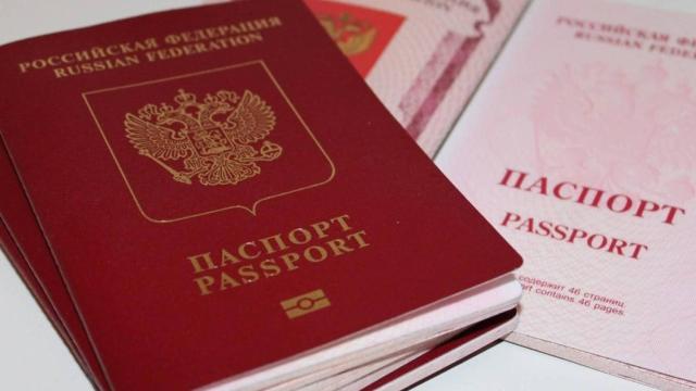 rosyjski paszport\ zdj. ilustracyjne