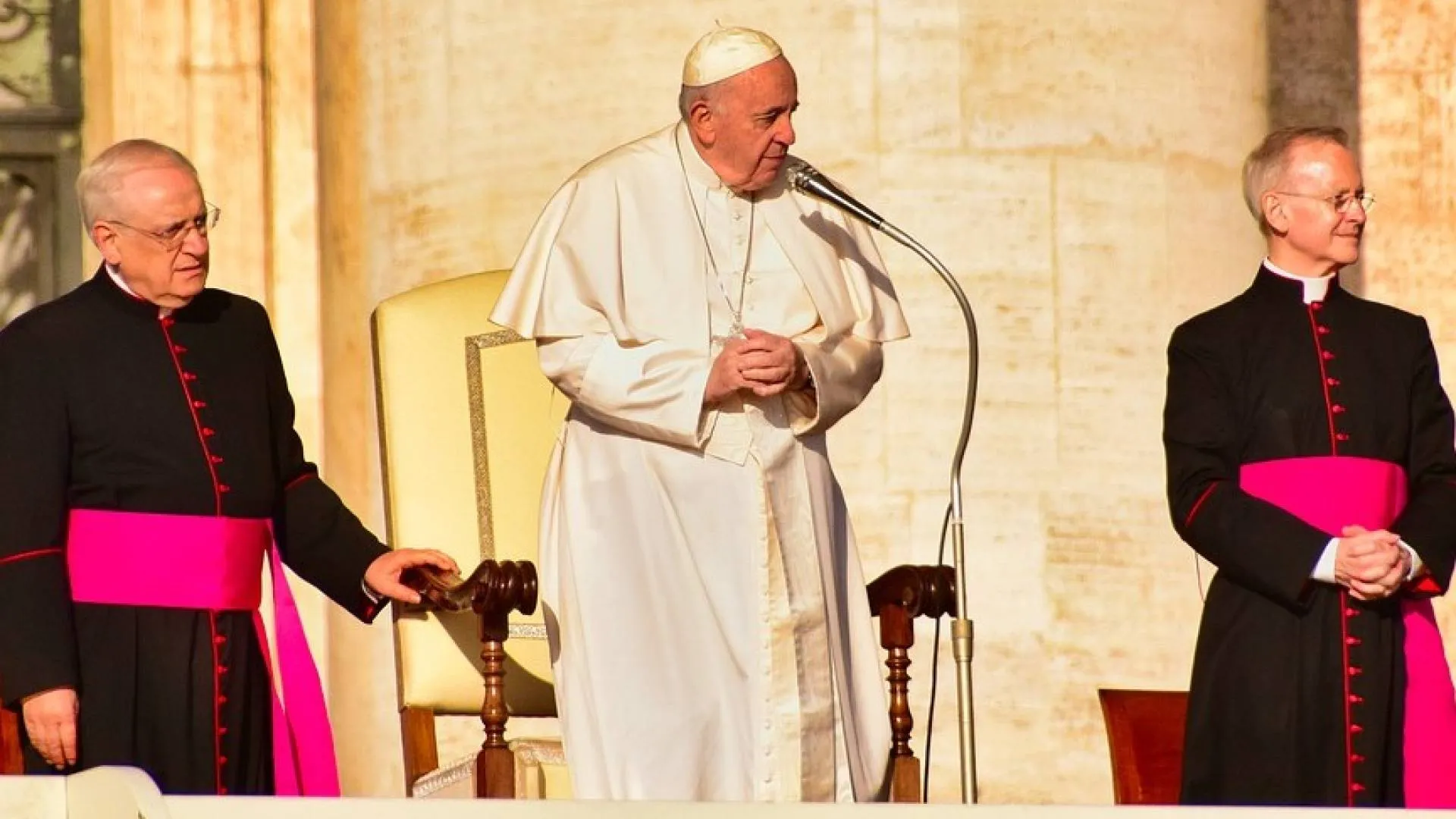 Papież w szpitalu. "Jeszcze dwa lub trzy dni"