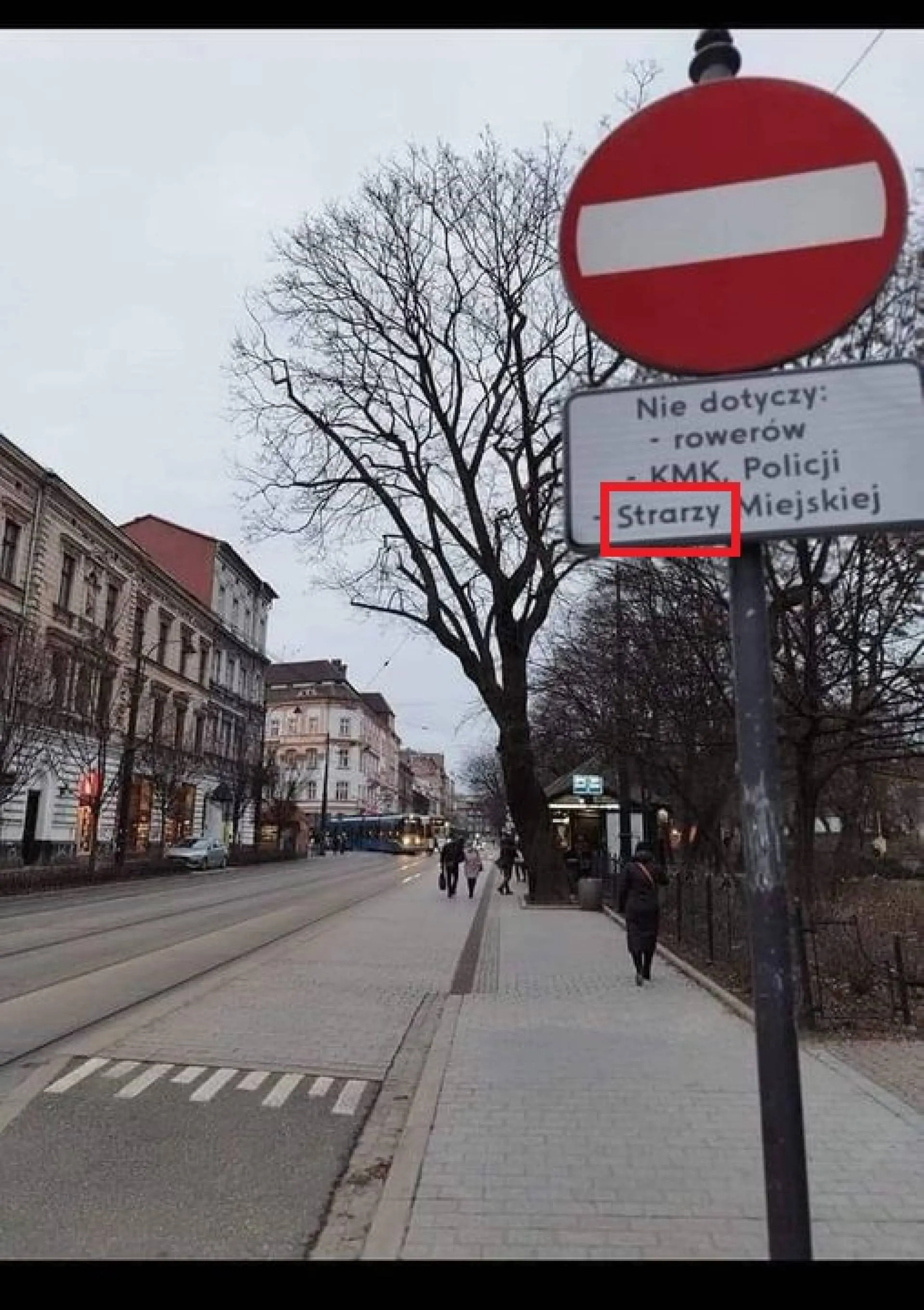 Stra... co?