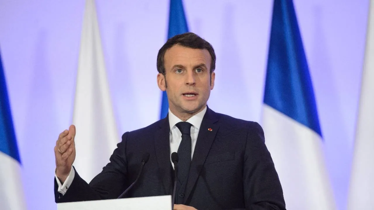 Macron „odwrócił się do Francuzów plecami”?