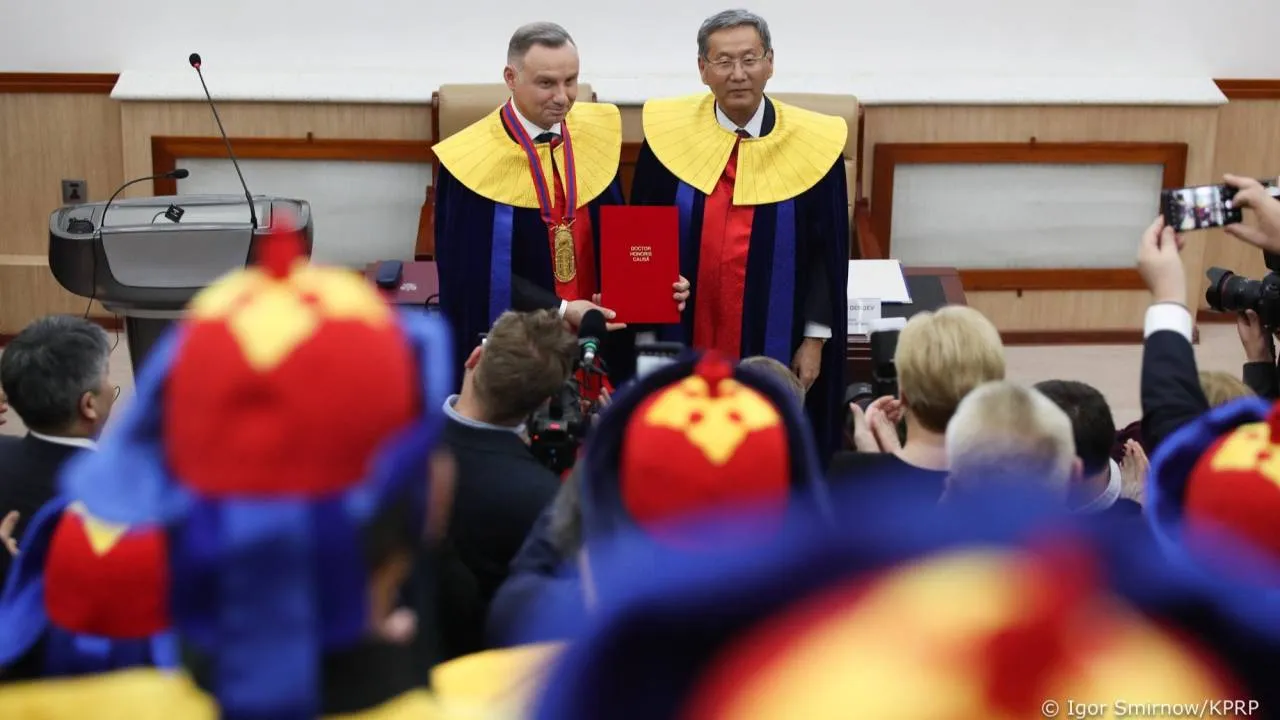 Prezydent Duda z wizytą w Mongolii. Otrzymał też tytuł doktora honoris causa