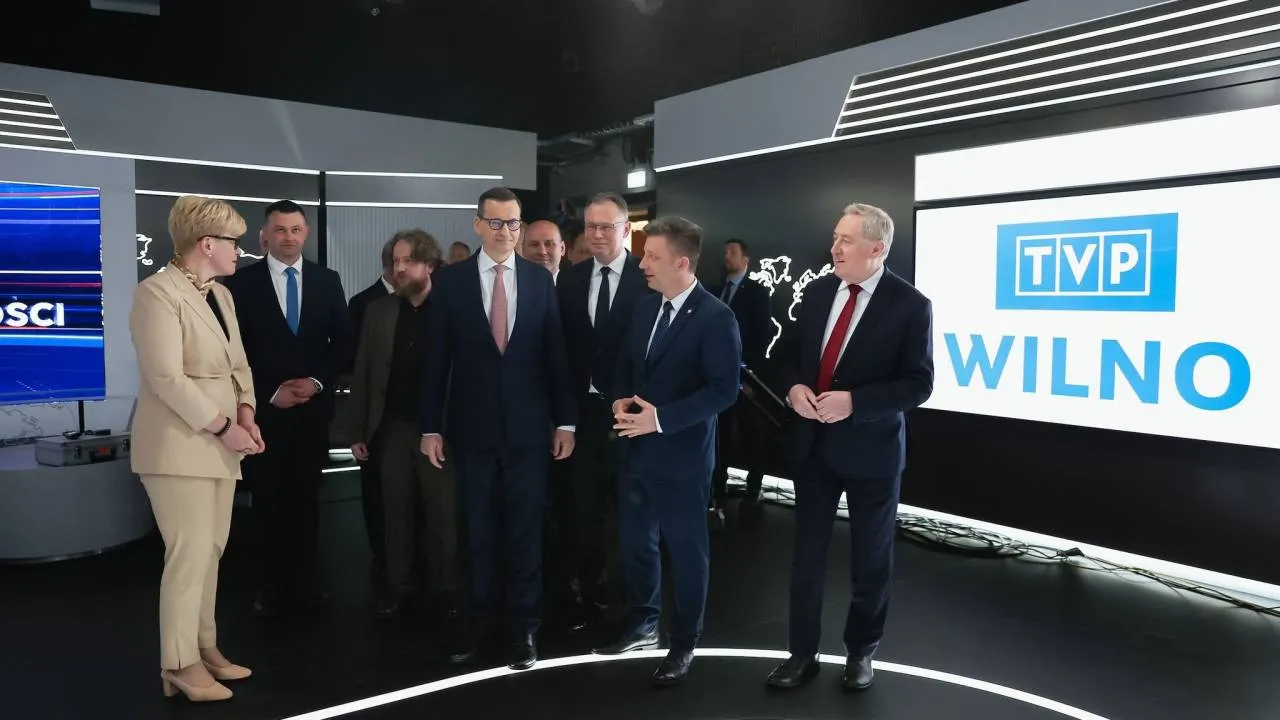 "Polska jest wszędzie tam, gdzie ludzie mają ją w sercu". Szef rządu: Polacy są dumni z ojczyzny