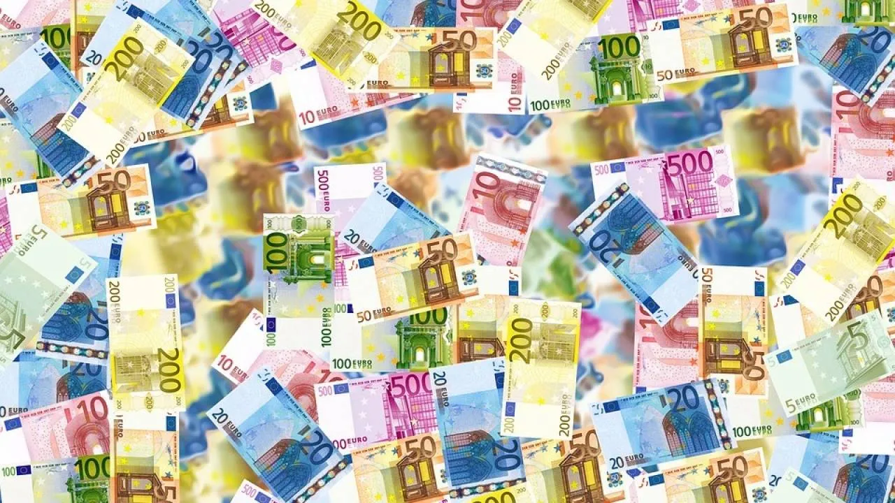 „Przeszukaj szuflady, może jesteś bogaty”! Niektóre stare telefony warte nawet 40 tys. euro