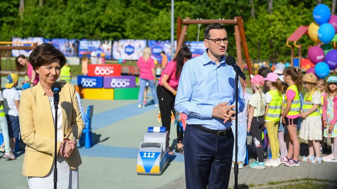 Nowa obietnica w realizacji. Premier zapewnia: ruszają konsultacje ustawy 800 plus