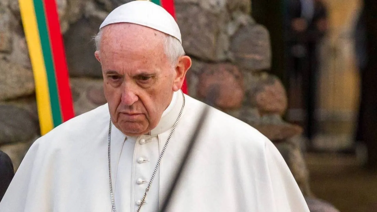 Papież Franciszek w szpitalu. Przejdzie operację