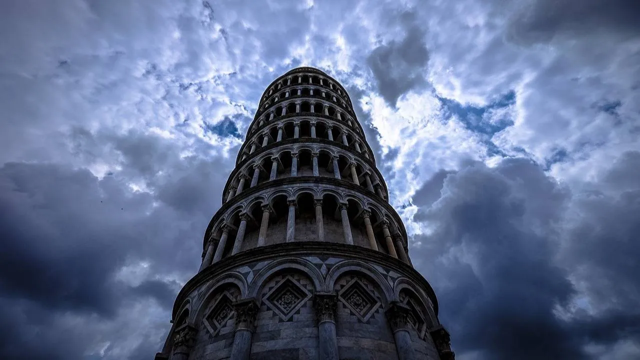 Co ona zrobiła?! Bransoletką zniszczyła słynny zabytek