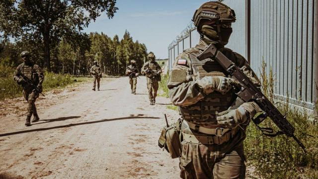 Wojsko cały czas patroluje teren przy granicy z Białorusią