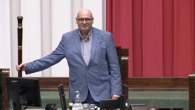 - Zamykam 81., będące jednocześnie ostatnim posiedzeniem Sejmu IX kadencji – rzucił w dostojnym tonie wicemarszałek Piotr Zgorzelski