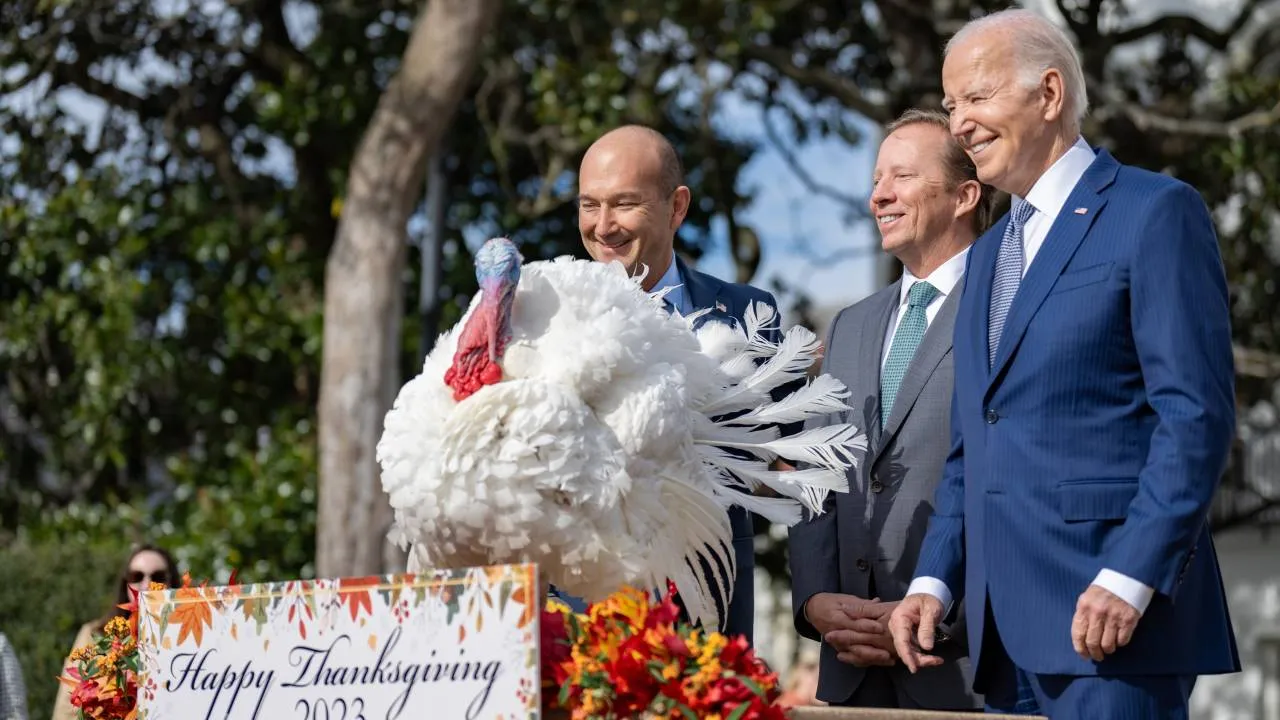 Prezydent Joe Biden "ułaskawił" indyki z okazji Święta Dziękczynienia