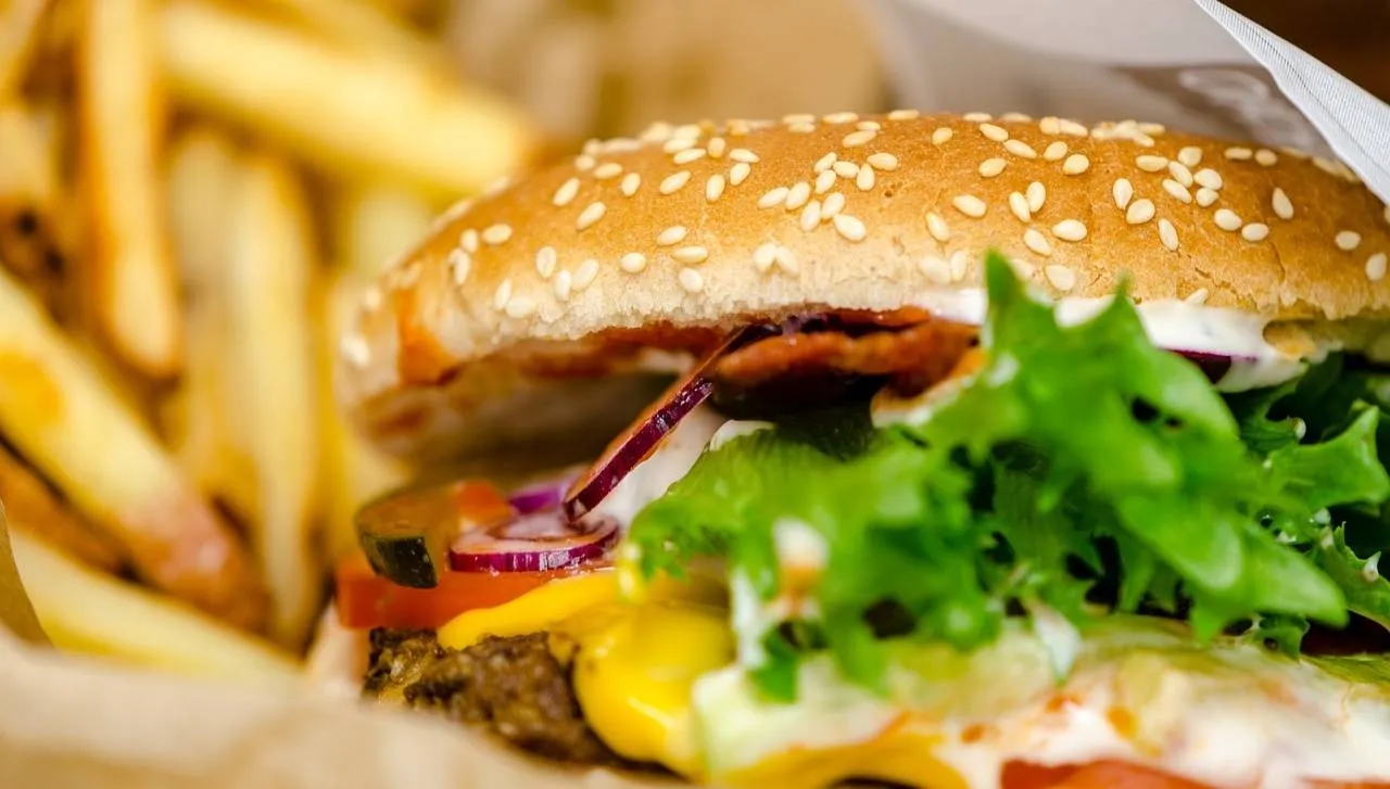 Fast foody - rozpoznasz wszystkie? Niektórych w ogóle nie ma w Polsce!