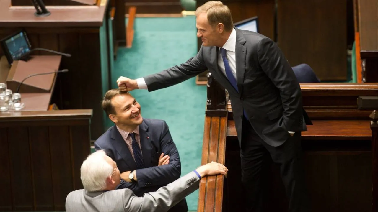 „Tuskowi się udało, Sikorskiemu nie”. Poseł PiS o ambicjach czołowych polityków PO