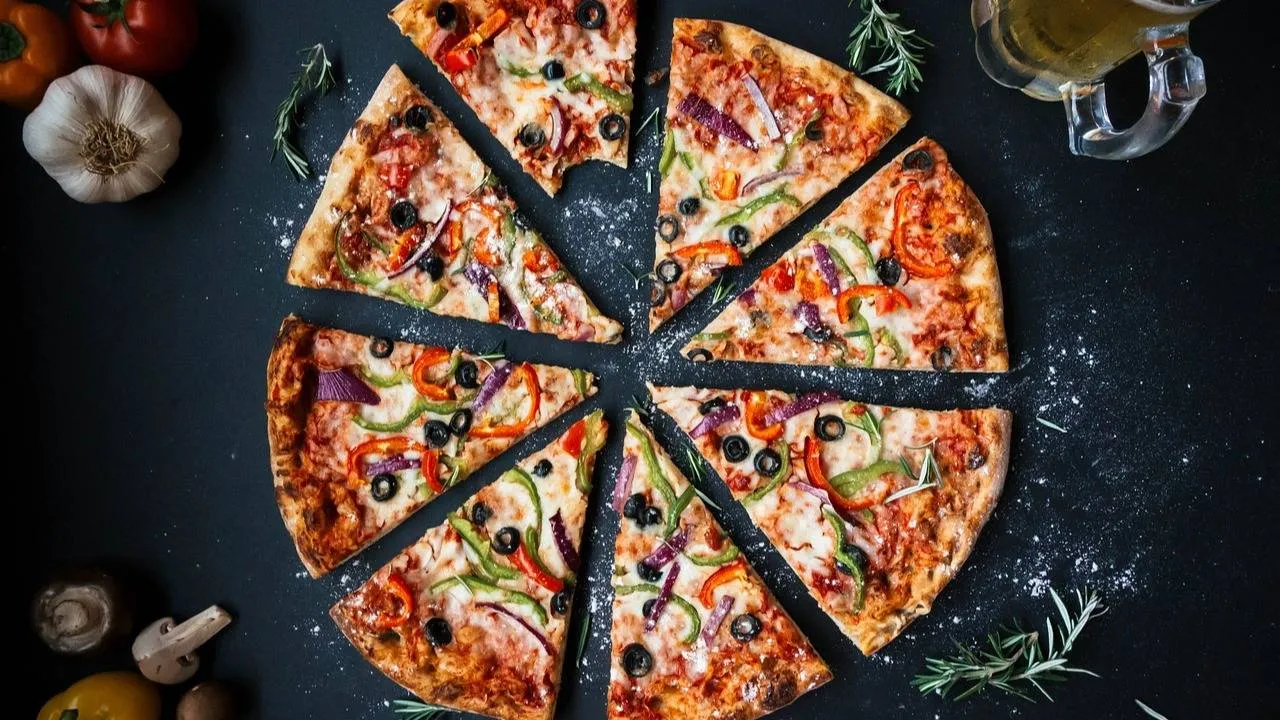 Światowy Dzień Pizzy. Przebojem pizza w kształcie sześcianu