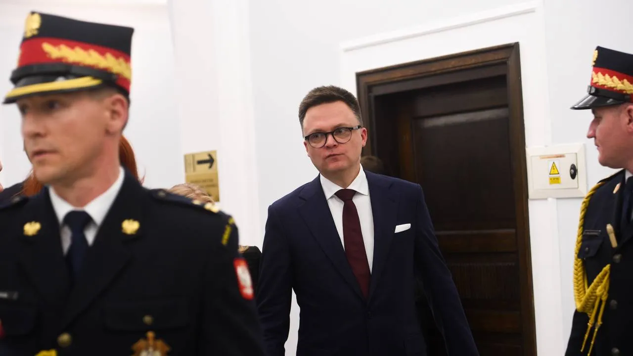 Siedmioro polityków PiS pozbawionych diety poselskiej na trzy miesiące. O to wnioskował Hołownia