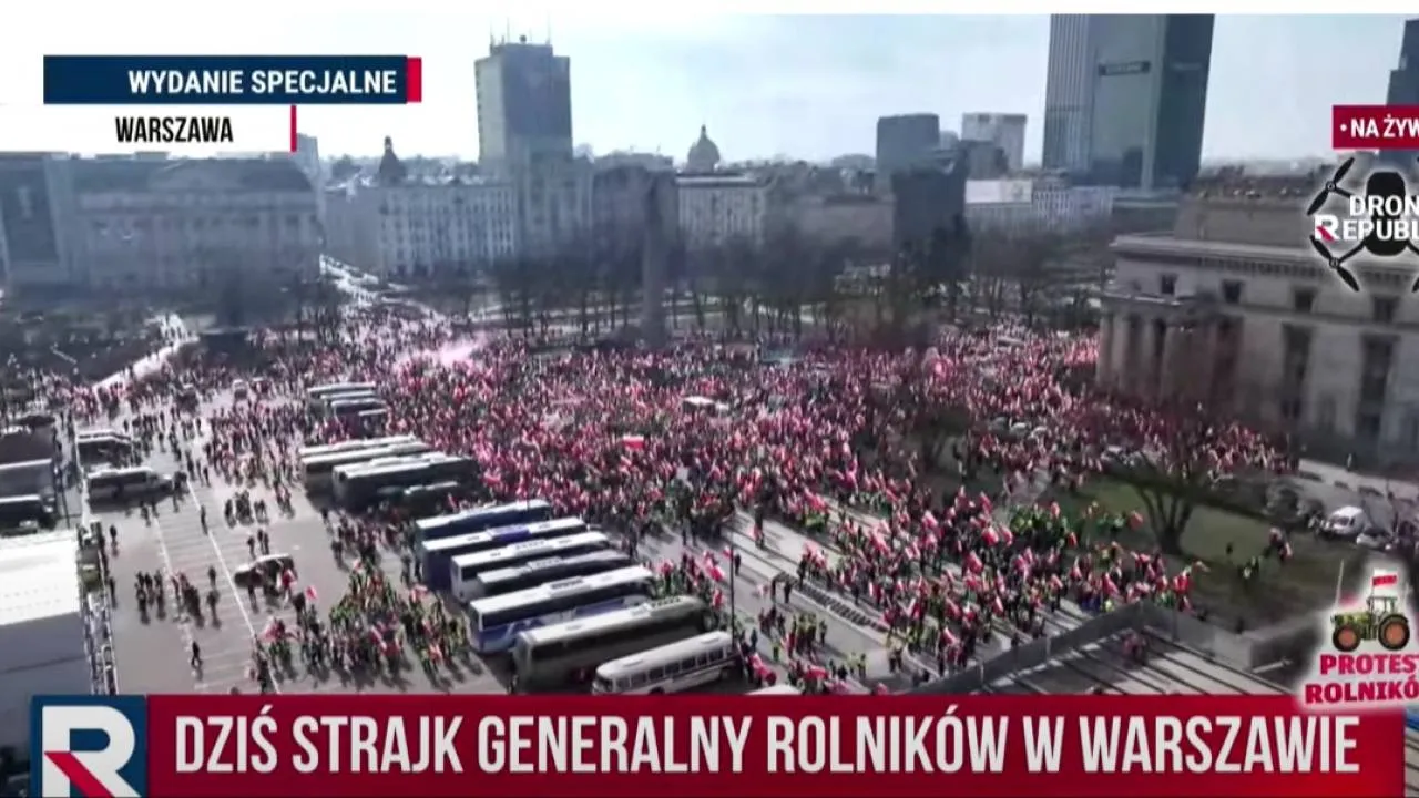 Tłumy rolników na Placu Defilad. "Dziś rolnik nie jest w stanie prowadzić gospodarstwa, tak jak powinien"