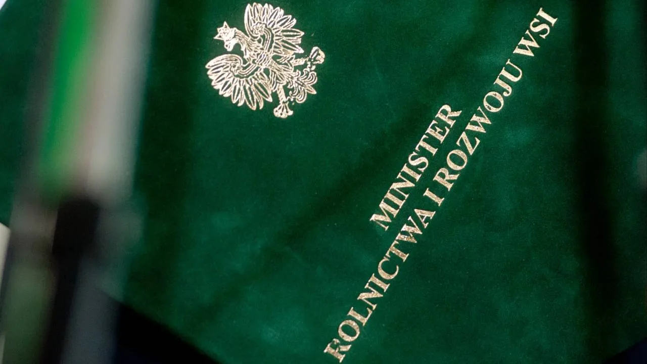 Protest przed budynkiem Ministerstwa Rolnictwa. W budynku strajk kontynuuje dwóch związkowców