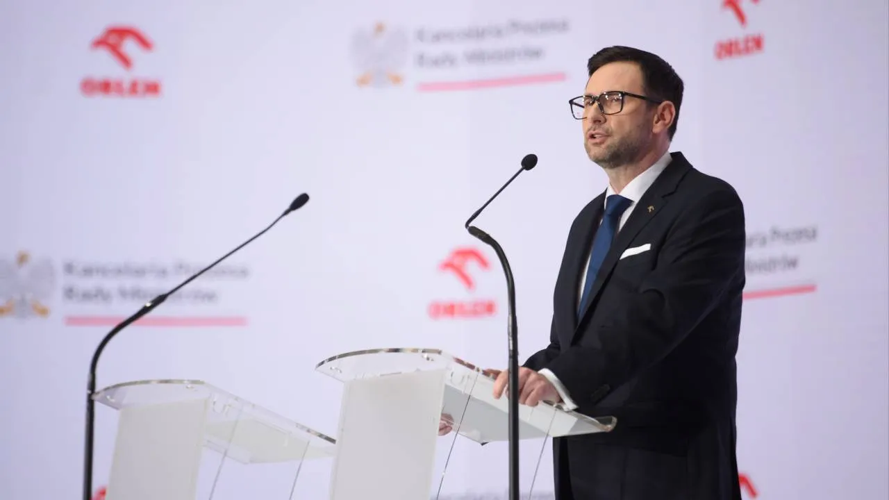 Budka o "inwigilacji" Sienkiewicza i raporcie dla Orlenu. Obajtek odpowiada: Nieładnie tak wystawiać kolegę