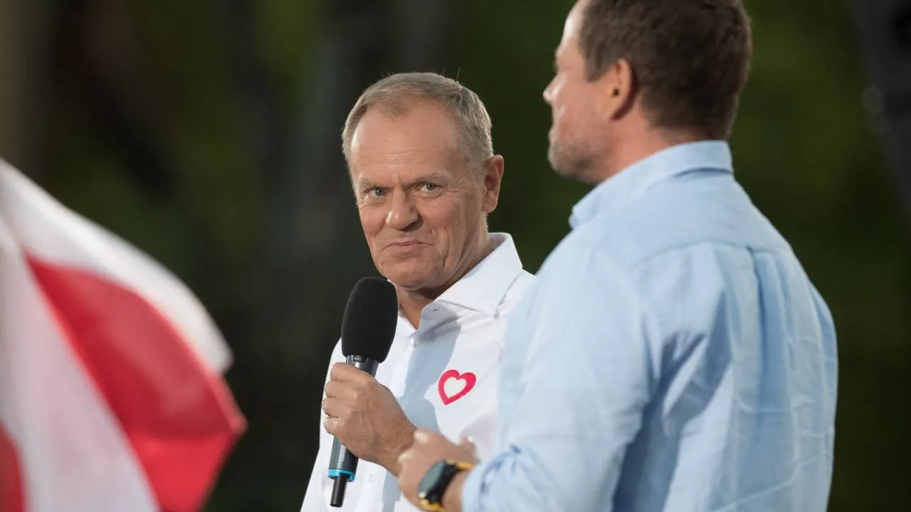 PO pokazała w mediach społecznościowych taką grafikę. Internauci komentują: A gdzie Hołownia?