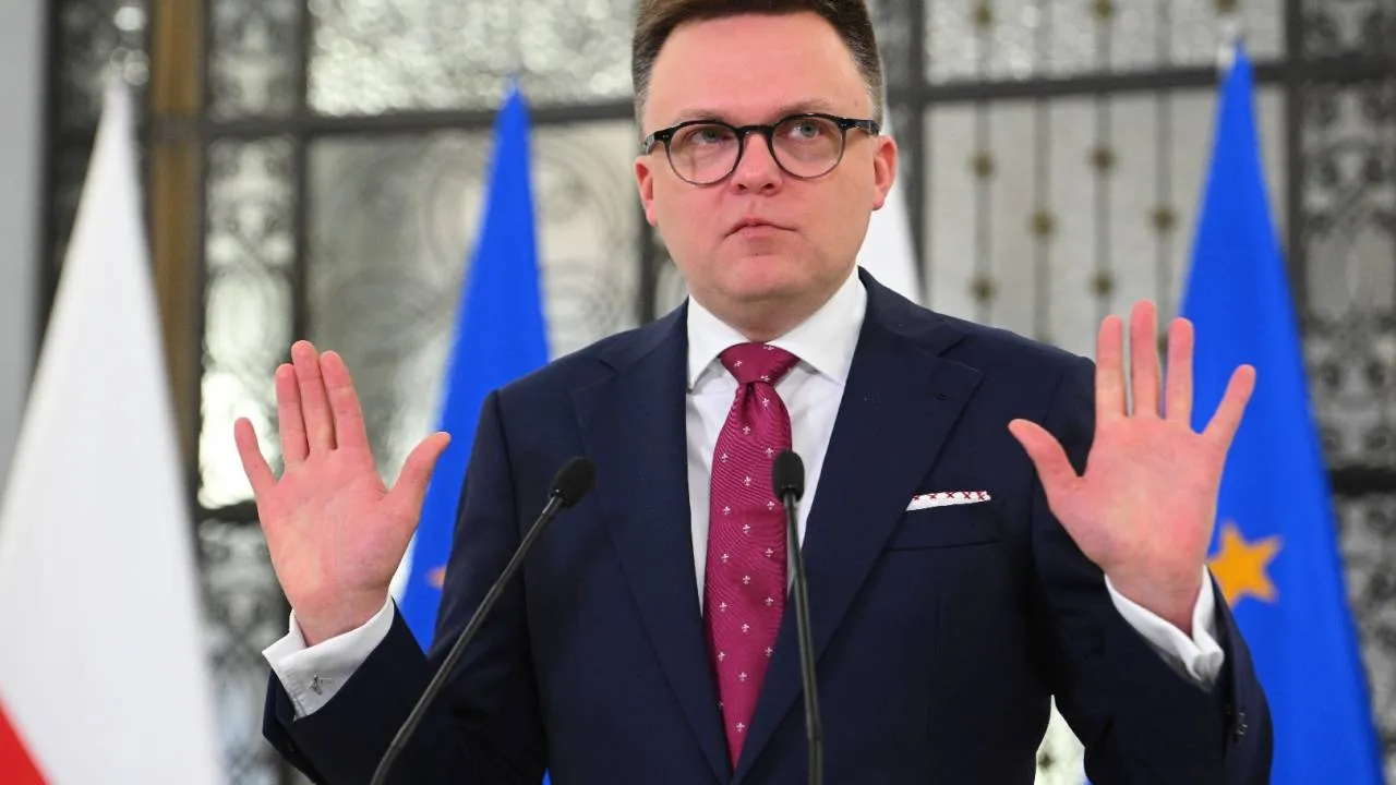 Hołownia wybija się na "niepodległość". "Żadna ministra nie znajdzie się na listach do PE"
