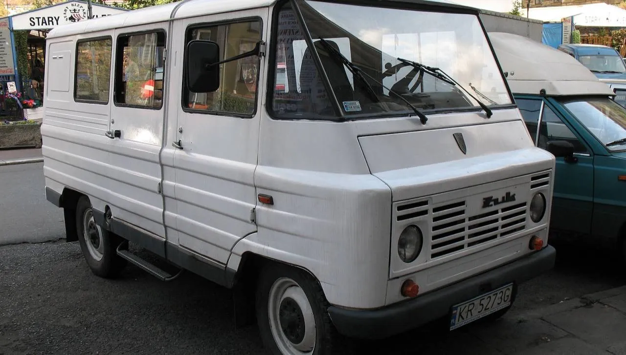 Motoryzacja PRL. Rozszyfruj po krótkim opisie