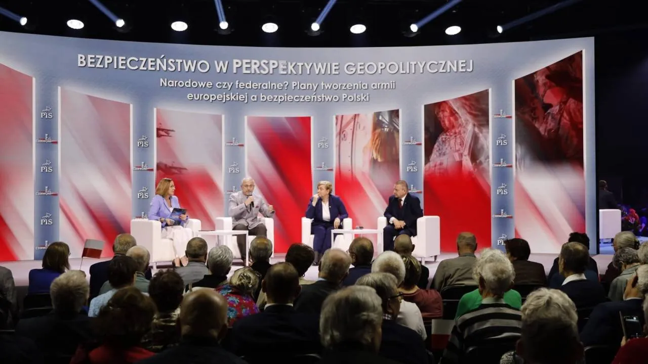 Antoni Macierewicz zabrał głos z publiczności. "To formuła niemiecka, otwarta na układ z Rosją"