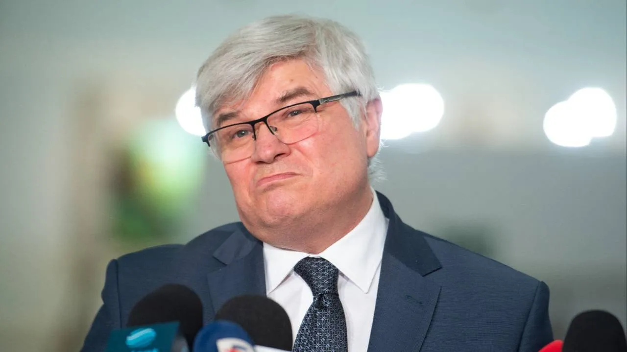 Słowa Laska mijają się z prawdą? Decyzja wojewody wstrzymuje prace nad CPK. Wnioskował o to sam inwestor!