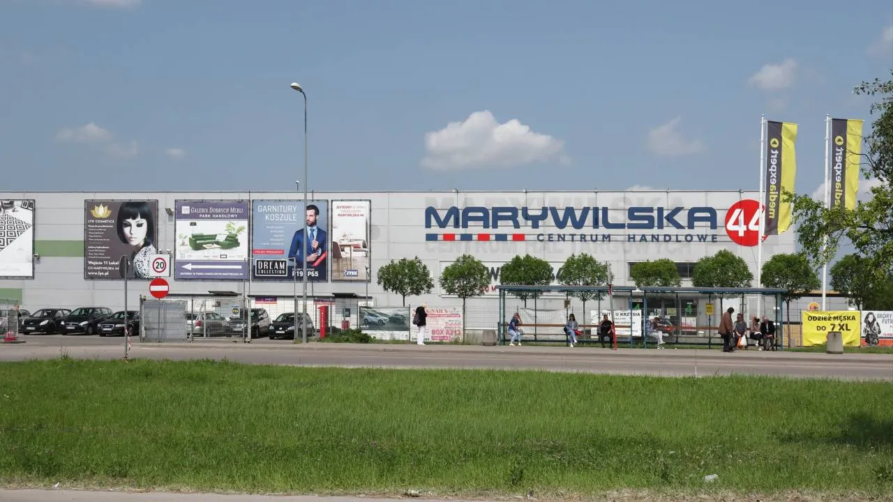 Radni PiS chcą specjalnej sesji ws. Marywilskiej 44