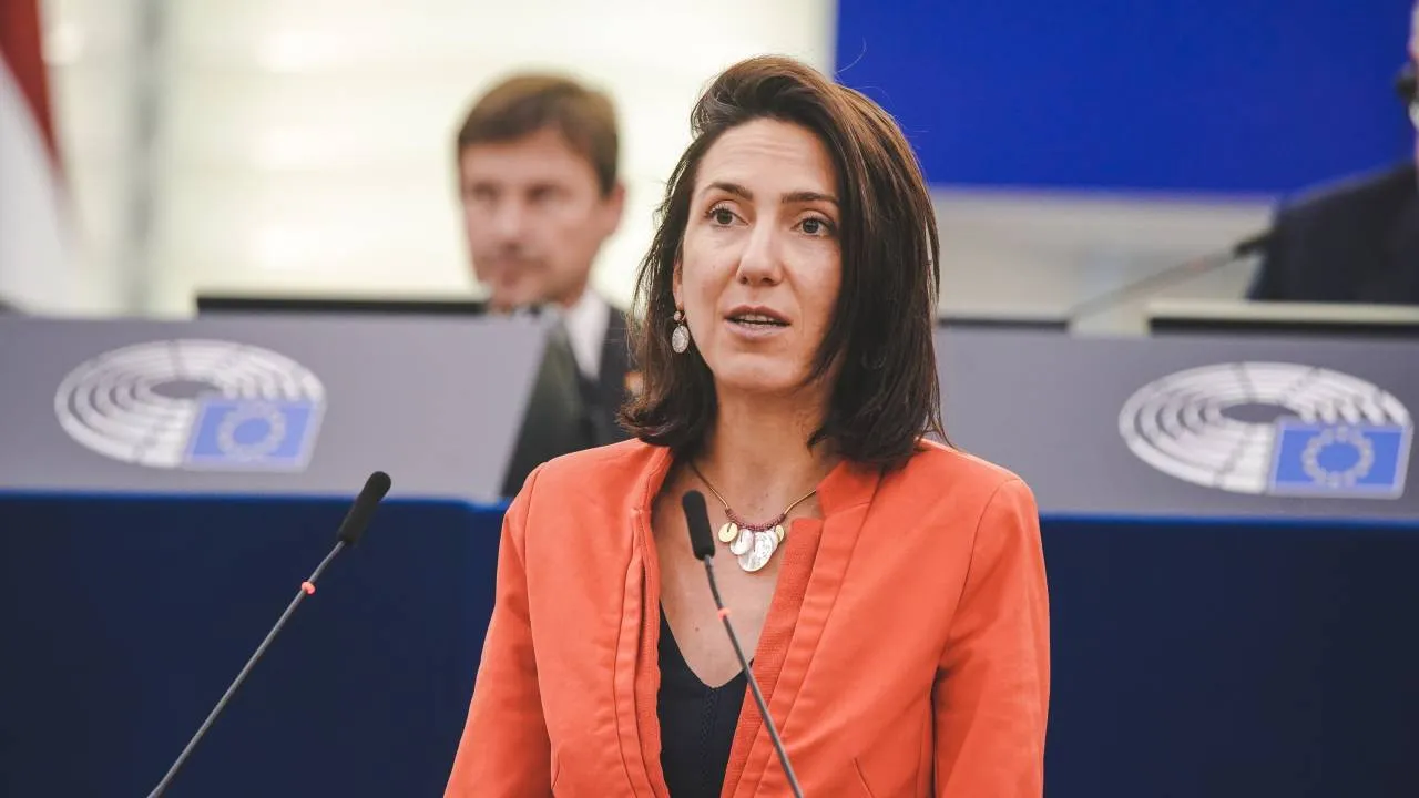 Francuska seria. Wpływowa polityk partii Macrona o migrantach: Teraz Polska też weźmie w tym udział