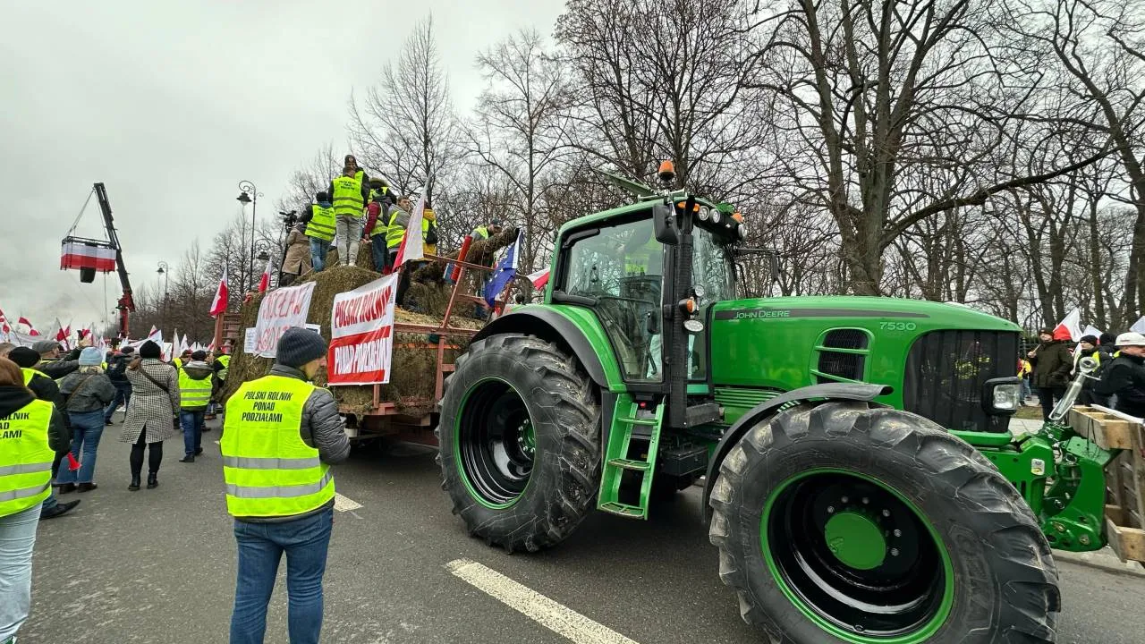 Duża grupa polskich rolników protestuje w Brukseli. Do stolicy Belgii przybył też prezes PiS