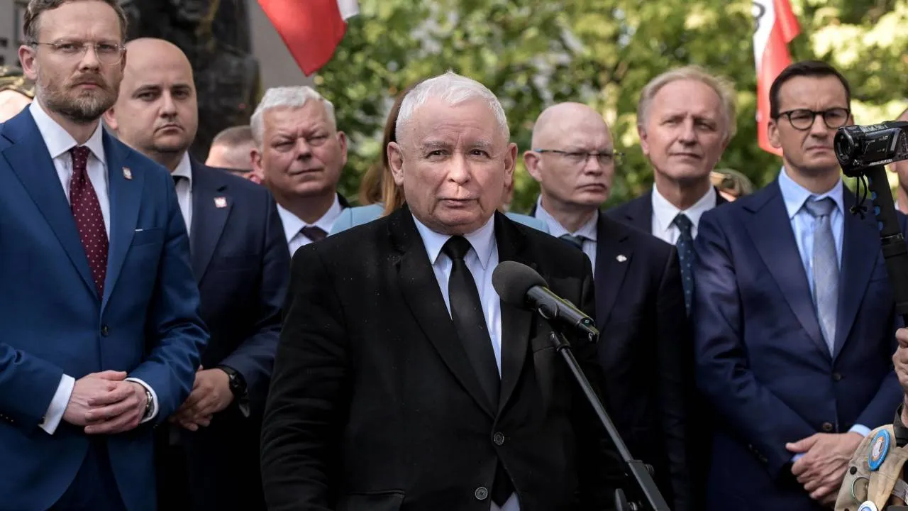 Protest przeciwko usuwaniu bohaterów. Kaczyński: Rządzący prowadzą wojnę z symbolami Polaków